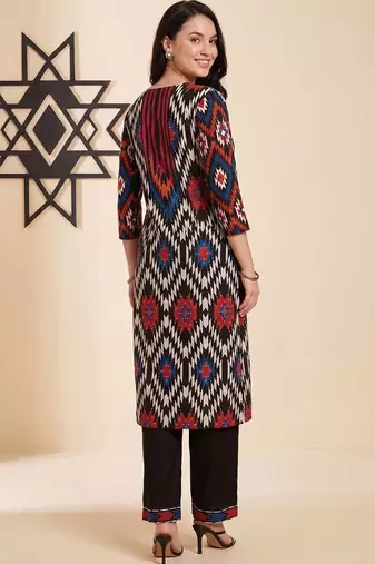 Women Printed Cotton Kurta with Trousers
