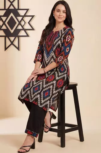 Women Printed Cotton Kurta with Trousers