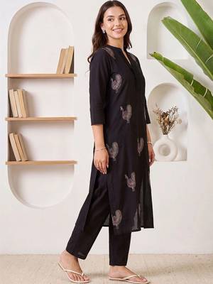 Women Ethnic Motifs Embroidered Thread Work Cotton Kurta with Trousers 3