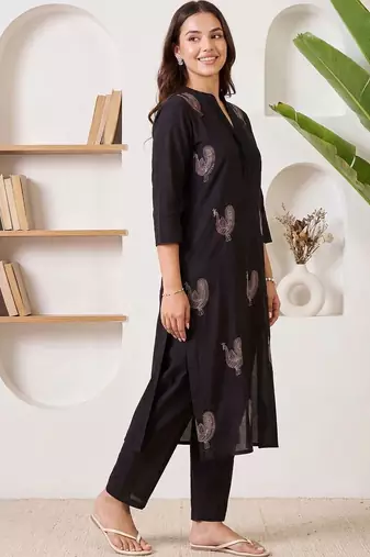 Women Ethnic Motifs Embroidered Thread Work Cotton Kurta with Trousers