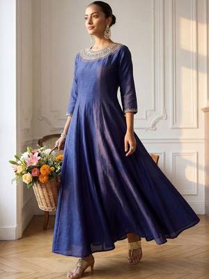 Women Ethnic Motifs Embroidered Panelled Thread Work Kurta with Trousers 1