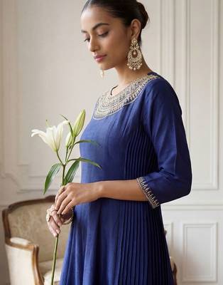 Women Ethnic Motifs Embroidered Panelled Thread Work Kurta with Trousers 4