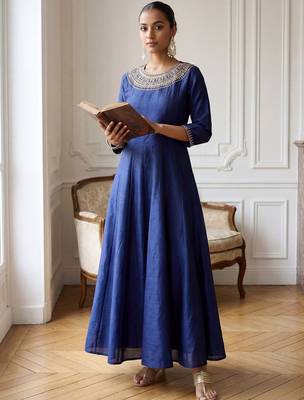 Women Ethnic Motifs Embroidered Panelled Thread Work Kurta with Trousers 5