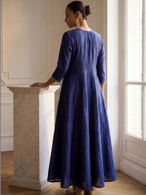 Women Ethnic Motifs Embroidered Panelled Thread Work Kurta with Trousers 7