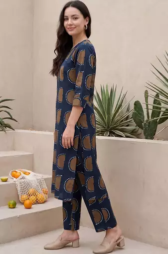 Women Printed Kurta with Trousers