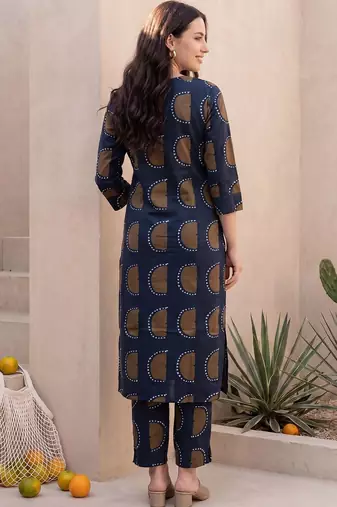 Women Printed Kurta with Trousers