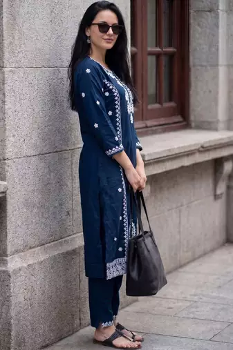 Women Ethnic Motifs Embroidered Thread Work Kurta with Trousers