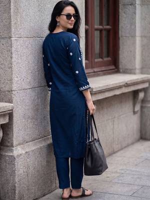 Women Ethnic Motifs Embroidered Thread Work Kurta with Trousers 4