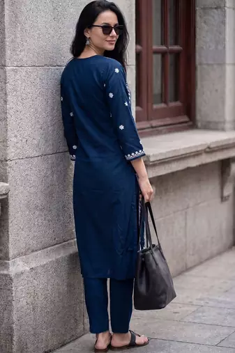 Women Ethnic Motifs Embroidered Thread Work Kurta with Trousers