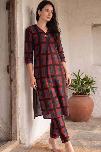Women Printed Kurta with Trousers
