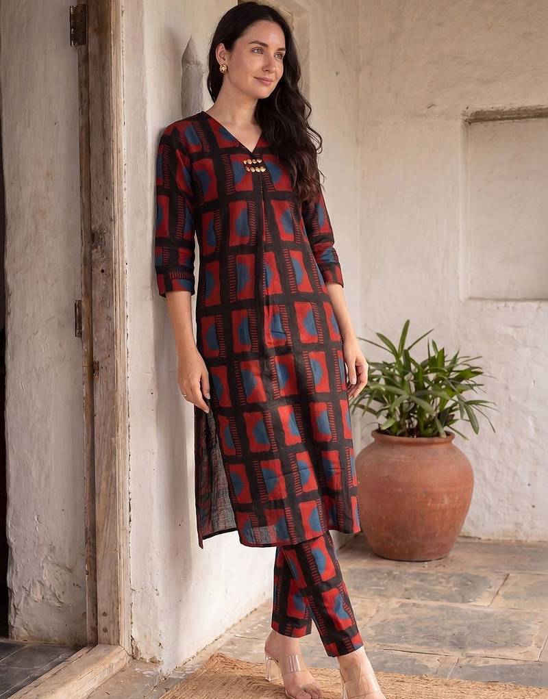Women Printed Kurta with Trousers