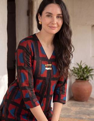 Women Printed Kurta with Trousers 2