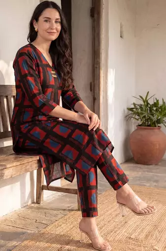 Women Printed Kurta with Trousers