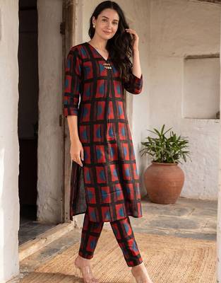 Women Printed Kurta with Trousers 6