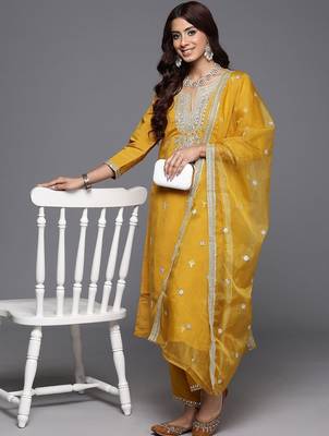 Women Ethnic Motifs Embroidered Mirror Work Kurta Set With Dupatta 1