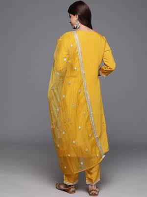 Women Ethnic Motifs Embroidered Mirror Work Kurta Set With Dupatta 4