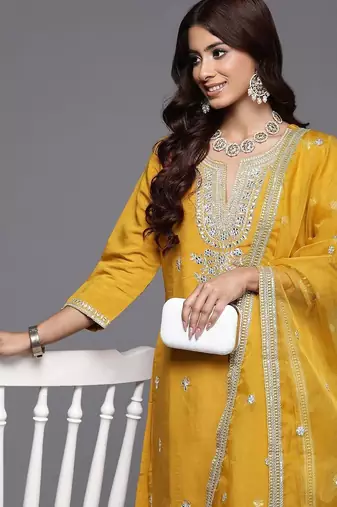 Women Ethnic Motifs Embroidered Mirror Work Kurta Set With Dupatta