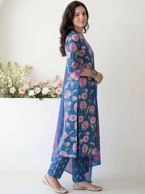 Women Floral Printed Cotton Kurta with Trousers & With Dupatta 4