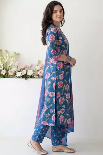 Women Floral Printed Cotton Kurta with Trousers & With Dupatta
