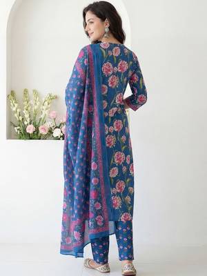 Women Floral Printed Cotton Kurta with Trousers & With Dupatta 6