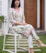 Women Floral Printed Cotton Kurta with Trousers