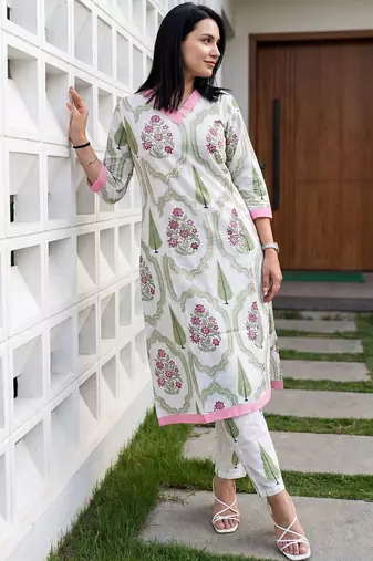Women Floral Printed Cotton Kurta with Trousers