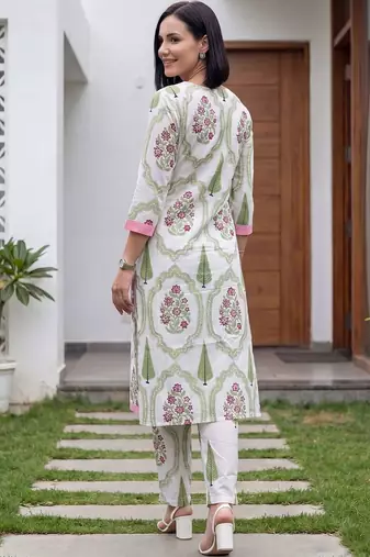 Women Floral Printed Cotton Kurta with Trousers