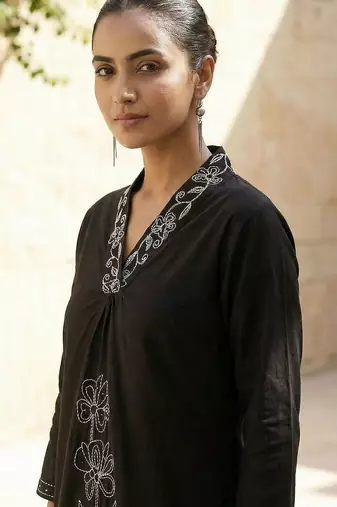 Women Ethnic Motifs Embroidered Thread Work Cotton Kurta with Trousers & With Dupatta