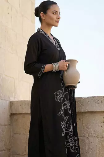 Women Ethnic Motifs Embroidered Thread Work Cotton Kurta with Trousers & With Dupatta