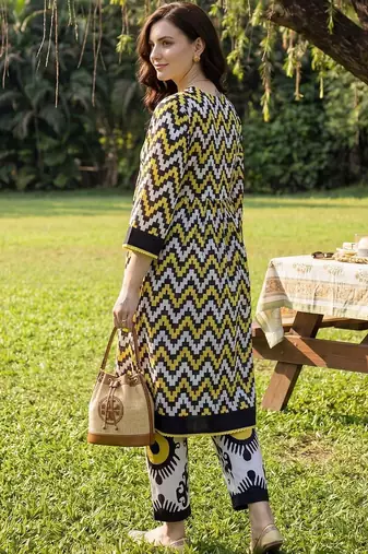 Women Printed Cotton Kurta with Trousers