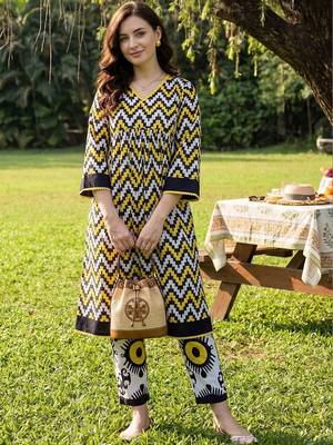 Women Printed Cotton Kurta with Trousers 6