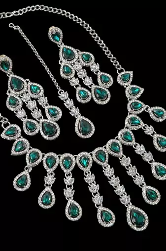 Green kundan & agate stone necklace set with earrings & maang tikka | rhodium plating