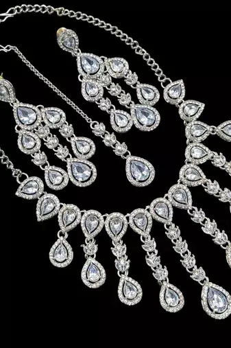 White kundan & agate stone necklace set with earrings & maang tikka | rhodium plating