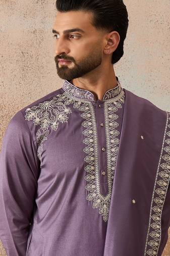 Mens lavender silk blend solid embroidered kurta & trouser with dupatta