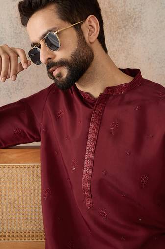 Mens maroon silk blend solid emboidered straight kurta