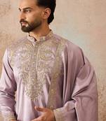 Men lavender zari embroidered silk blend kurta with dupatta
