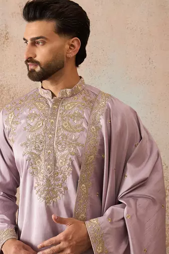 Men lavender zari embroidered silk blend kurta with dupatta