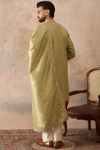 Men green zari embroidered silk blend kurta with dupatta