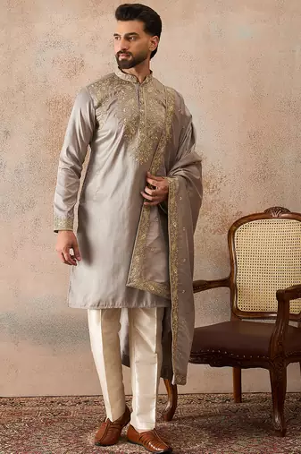 Men grey silk blend embroidered ethnic kurta with dupatta