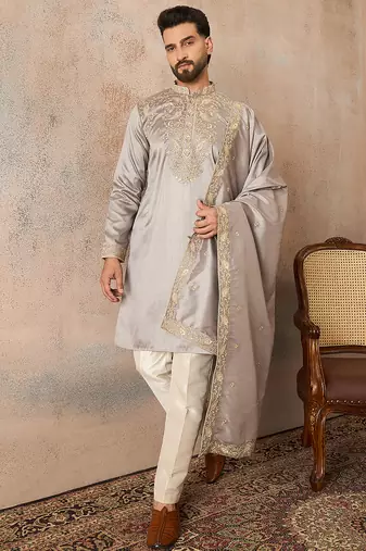 Men grey silk blend embroidered ethnic kurta with dupatta