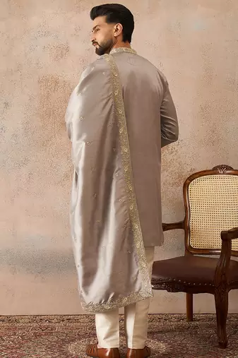 Men grey silk blend embroidered ethnic kurta with dupatta