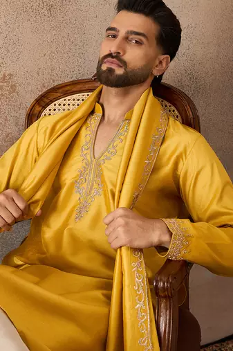 Mens yellow silk blend solid embroidered kurta with dupatta