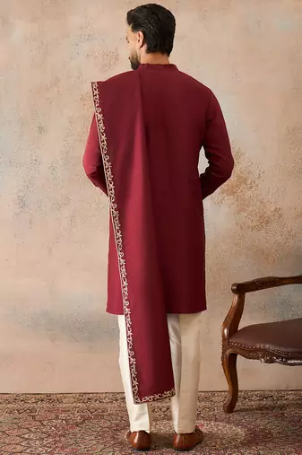 Mens maroon silk blend solid embroidered kurta with dupatta
