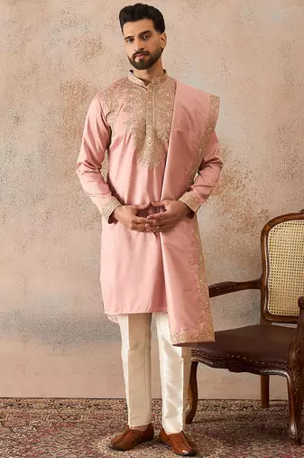 Men pink zari embroidered silk blend kurta with dupatta
