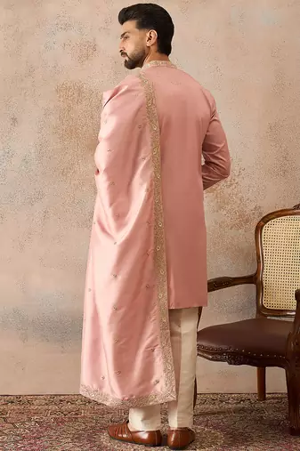 Men pink zari embroidered silk blend kurta with dupatta