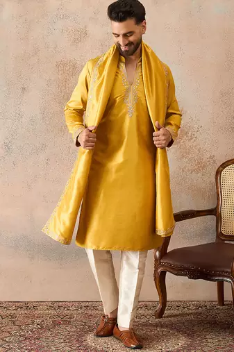 Mens yellow silk blend solid embroidered kurta with dupatta