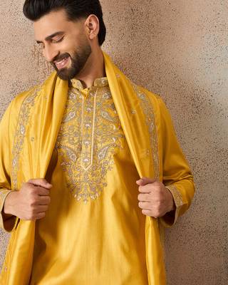 Men yellow silk blend embroidered ethnic kurta with dupatta 1