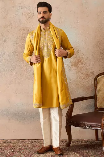 Men yellow silk blend embroidered ethnic kurta with dupatta