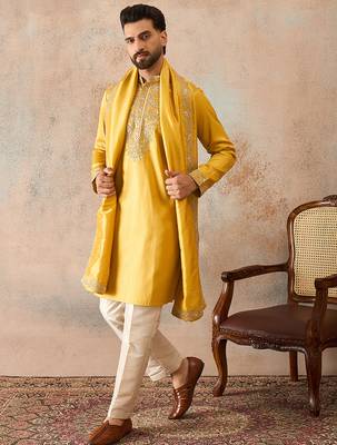 Men yellow silk blend embroidered ethnic kurta with dupatta 3