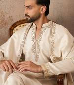 Mens off white silk blend solid embroidered kurta with dupatta
